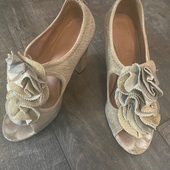 Ruffled shoes - Picture 3 of 3